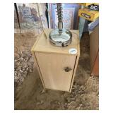 End table and lamp 12ï¿½x12ï¿½x23ï¿½
