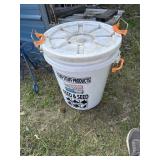 Feed and seed bucket