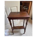 Small table 18ï¿½x12ï¿½x28ï¿½