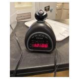 Projection clock radio and desk lamp both work