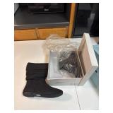 New size 8 Soda boots black