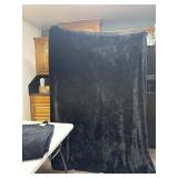 2 black blankets