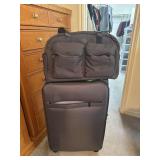 2 Pc Joan David & Protege carry on and suit case