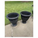 2 plastic planters