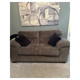6ï¿½ Loveseat Brown  matches next lot
