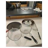 Griddle,  strainers and lid