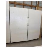 74ï¿½x25ï¿½x77ï¿½ cabinet on heavy duty wheels no