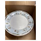 4 plates 1 plate and club pan