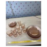 7ï¿½ plates (8) 10ï¿½ plates (8) 7 cups and 1 glass