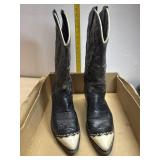 Size 8.5 D vintage boots
