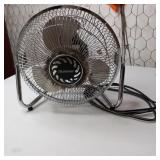 Table top fan works