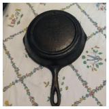 5 sk cast iron skillets