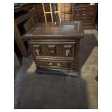End table 24ï¿½x19ï¿½x24ï¿½