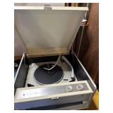 GE Portable Record player, powers on, turns arm