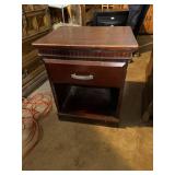 End table 22ï¿½x18ï¿½x27ï¿½