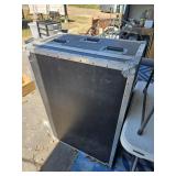 43'ï¿½28'ï¿½73' locking padded trunk on wheels  no