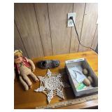 Pooka Shell trivit, stuffed monkey, wood eggs and