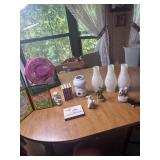 Mother plaque, angle, globes of oil lamps,