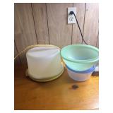 Tupperware Cake Taker, green bowl no kids and