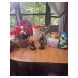 Flowers, bird houses, Tang Pitchers and birds