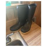 Size 7 rubber boots