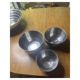 Set of 3 stainless steel mixing bowls
