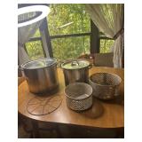 2 Stock pots and baskets