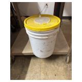 Fishing bucket