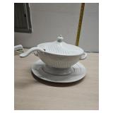 Gravy boat and platter