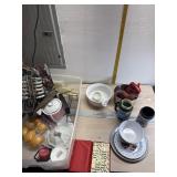 3 plates, 3 sandwiches plates and 2 bowls camper