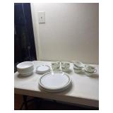 Set of 8 Corelle By Corning  dishes Daisey