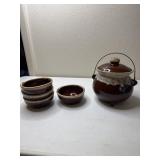 4  USA pottery bowls, 2 bowlare marked Mc Coy it