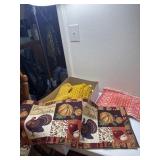 Table runner. Table cloth, place mats & more