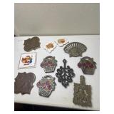 Lg lot of vintage trivets