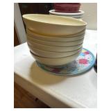 7 Tupperware salad bowl  and lgLot coffee mugs