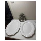22" and 18" Turkey platters and lead dish