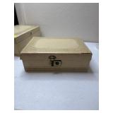Jewelry box/rough and contents