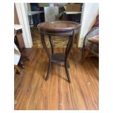 Round glass top table 18"x27"