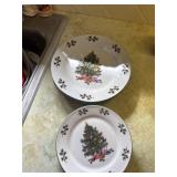 3 plates and 5 sandwiche plates Gibson Christmas