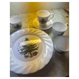 Happy Holidays set of 4 Christmas dishes