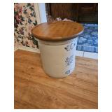 #10 western stoneware crock good condition