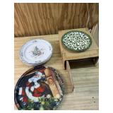 Christmas tray and plates 11ï¿½ & 9ï¿½ (4) each