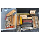 Model Train Cars Assortment w Accessories & Parts