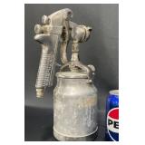 DeVilbiss Spray Gun w Paint Canister
