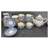 Churchill Blue Willow Tea Set w Cups & Saucers Churchill Blue Willow Tea Set w Cups & Saucers