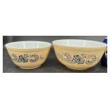 2 Vintage Pyrex Homestead Mixing Bowls 2 Vintage Pyrex Homestead Mixing Bowls