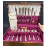 Oneida Tudor Plate Silverware Set in Wood Chest