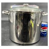 New 16 Qt Stainless Steel Stockpot w Lid & Box