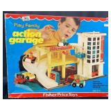Vntg Fisher-Price Play Family Action Garage w Box