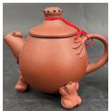 Chinese Yixing Clay Pottery Mini Teapot w Frogs